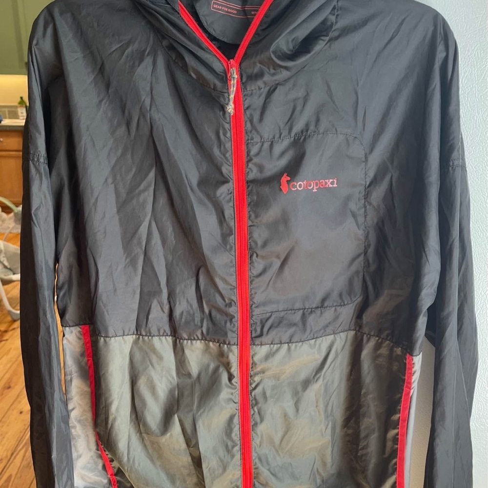 Cotopaxi Unisex Black and Red Windbreaker